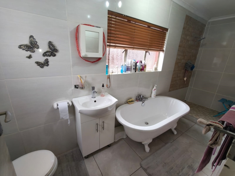 5 Bedroom Property for Sale in Cashan North West